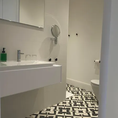 La Hugotine Bed & Breakfast 4*