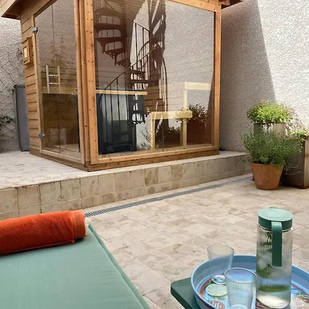 Bed & Breakfast La Hugotine 4*