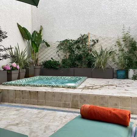 La Hugotine Bed & Breakfast
