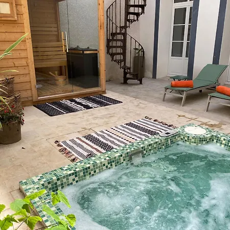 La Hugotine Bed & Breakfast *